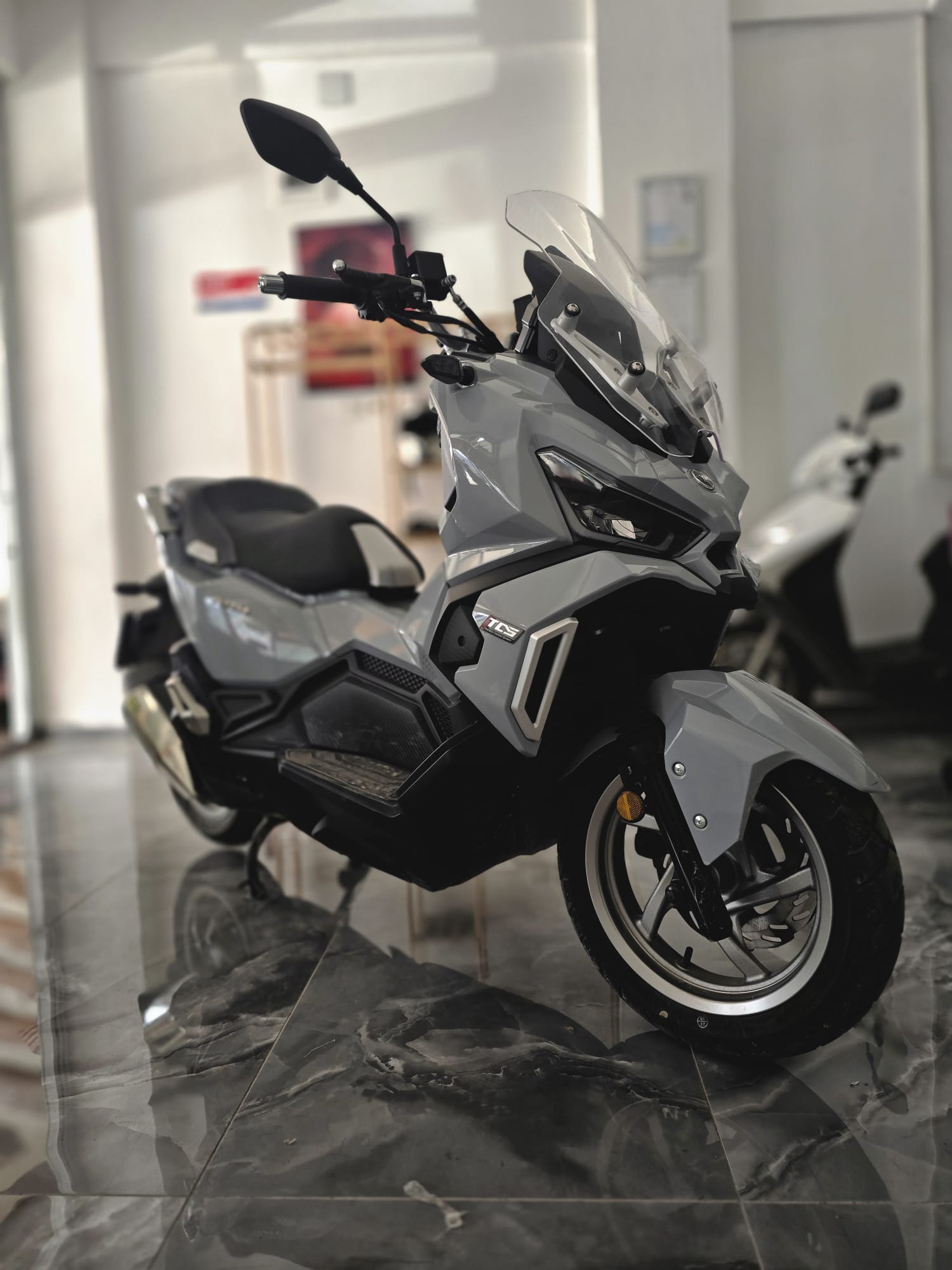İkra Scooter Rent - Nane yeşili scooter